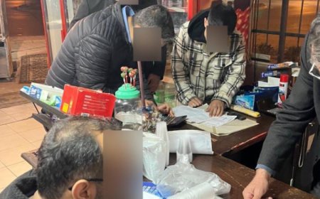 Antalya'da 'Zimem Defteri' geleneği ile bir sivil toplum kuruluşu, vatandaşların bakkal ve marketlerdeki borçlarını kapattı