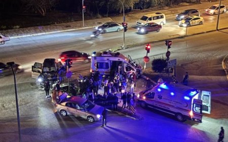 Antalya'da Ambulans ile cipin karıştığı kazada 9 kişi yaralandı