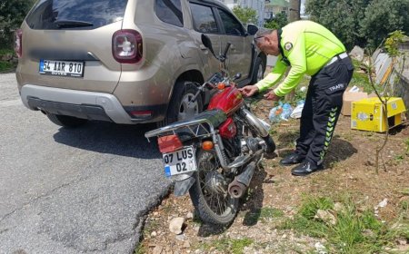 Kaza yapıp 112'yi aradılar, polis gelmeden motosikleti bırakıp gittiler
