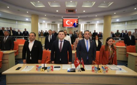 Kepez Meclisi’nden Edip Akbayram ve Volkan Konak’a vefa