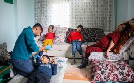 Antalya'da ALS hastası 4 kardeşe fizik tedavi desteği sağlandı