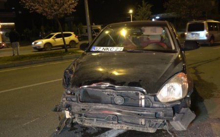 Antalya'da Refüje ve Bariyerlere Çarpan Araç Sürücüsü Yaralandı.