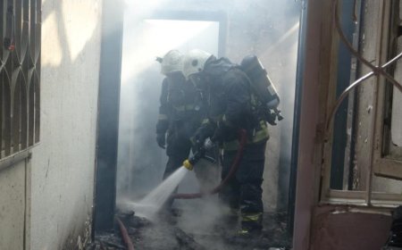 Antalya'da Ev Yangınında Sinir Krizi Geçiren Kadın Ambulansla Hastaneye Kaldırıldı.