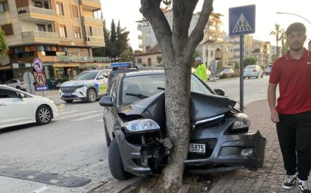 Antalya’da Kaza Yapan Sürücü Yaralıları Geride Bırakıp Firar Etti