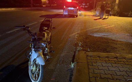 Gazipaşa’da Motosiklet Kazası: Yaya Yaralandı, Sürücü Firar Etti