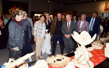 Antalya'da Halk Eğitim Kursiyerlerinden Sanat Şöleni.
