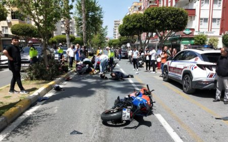 Alanya’da Aynı Yöndeki  Motosikletler Çarpıştı: 2 Yaralı.