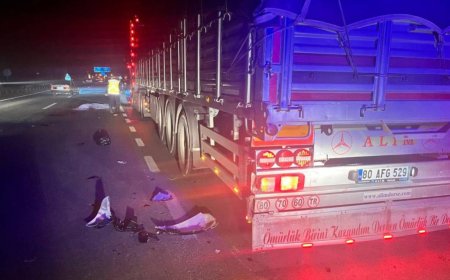 Antalya'da Tıra Arkadan Çarpan Motosiklet Sürücüsü Hayatını Kaybetti.