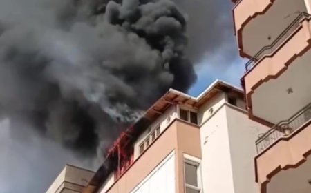 Antalya'da Ahşap Kat Alev Aldı: Ev Tamamen Kullanılamaz Durumda