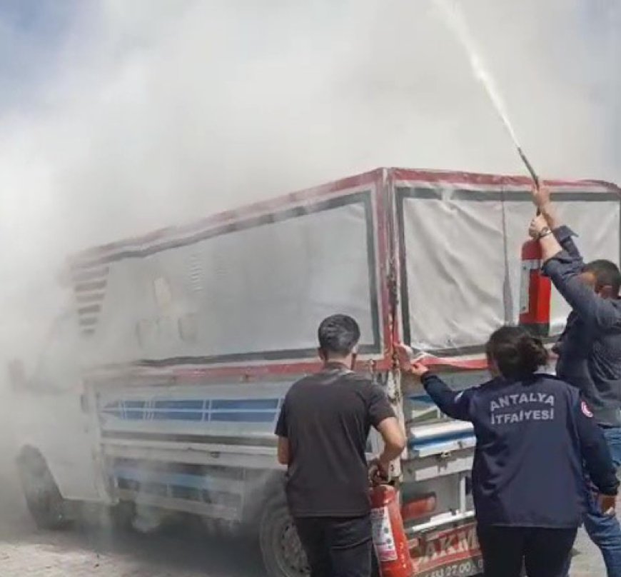 Antalya'da otel personeline yönelik verilen yangın eğitimi sırasında tatbikat gerçek oldu.