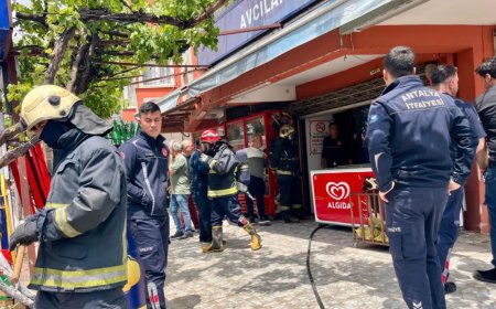 Alışveriş Yerine Alevlerle Mücadele! Kepez’de Market Yangını