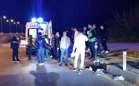 Antalya'nın Manavgat ilçesinde devrilen motosikletin sürücüsü yaralandı.