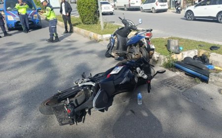 Antalya'nın Manavgat ilçesinde iki motosikletin çarpıştığı kazada 1 kişi yaralandı.