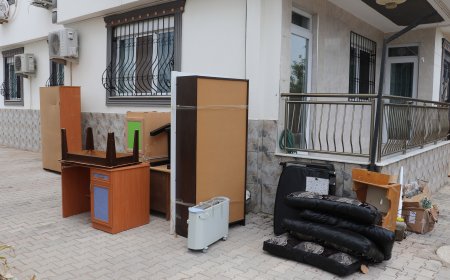 Kepez’de Kiracı Dramı: 4 Yıllık Çift Eşyalarıyla Sokağa Atıldı