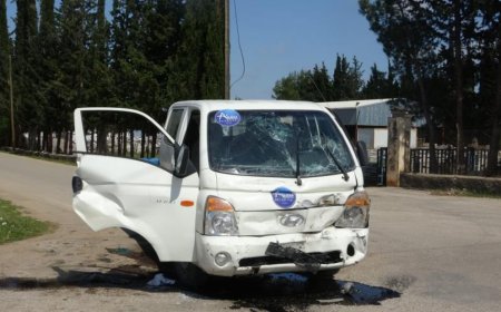 Antalya’da kamyon ile hafif ticari aracın çarpışması sonucu meydana gelen kazada 2 kişi yaralandı.