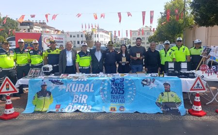 Manavgat’ta Trafik Haftasında Örnek Sürücülere Plaket
