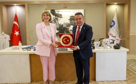 Birleşik Krallık Türkiye Büyükelçisi Başkan Muhittin Böcek’i ziyaret etti