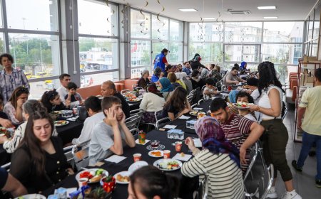 Antalya’da Yürekleri Isıtan Buluşma: Çiçekler Otizmli Ellerden