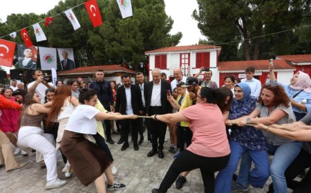 Kepez’de Anneler Günü’nde Duygulu ve Renkli Anlar