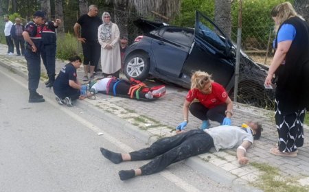 Antalya'da 14 Yaşındaki Çocuk Direksiyona Geçti, Kaza Kaçınılmaz Oldu