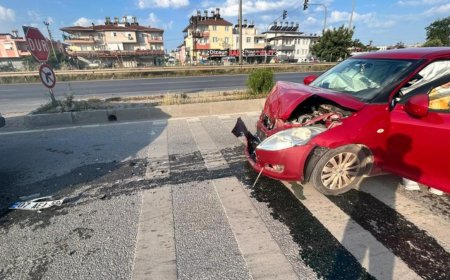 Antalya Manavgat’ta Trafik Kazası: Otomobil Sürücüsü Yaralandı