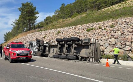Gazipaşa’da Trafik Kazası: Zift Taşıyan Tır Yan Yattı, Sürücü Yaralı