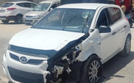 Manavgat’ta Hafif Ticari Araçla Otomobil Çarpıştı: 1 Yaralı