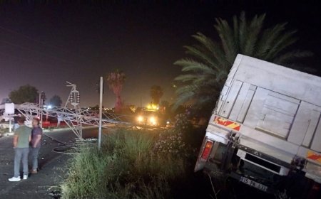 Manavgat’ta Kırmızı Işıkta Bekleyen Araca Kamyon Çarptı: 3 Yaralı