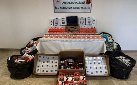 Aksu’da Jandarmadan Kaçak Elektronik Operasyonu: Binlerce Aksesuar Ele Geçirildi