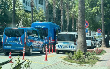 Gazipaşa’da 3 Düzensiz Göçmen ve Sahte Kimlikli Sürücü Yakalandı