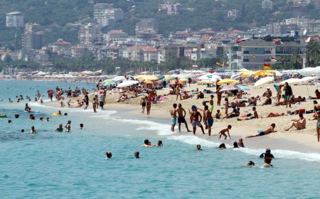 İki Bayram Birleşti, Antalya'da Tatil Patlaması Bekleniyor