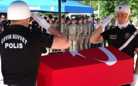 Antalya'da Kalbine Yenik Düşen Polis Memuru İçin Gözyaşlarıyla Uğurlama.