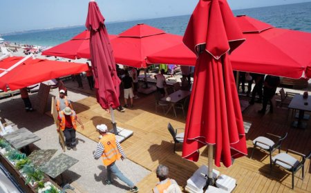 Konyaaltı’nda kıyı işgaline sebep olan kaçak yapılar kaldırldı