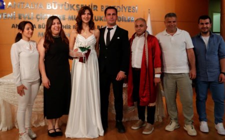 Unutulmaz Bir Tarihte Unutulmaz Nikahlar: Antalya’da 40 Çift “Evet” Dedi