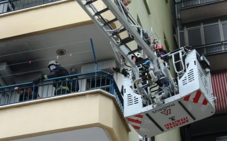 Antalya’da Apartman Yangını: Alevler ve Duman Mahalleliyi Sokağa Döktü