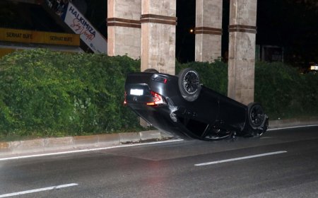Antalya'da Refüje Çarpıp Takla Attı: Kazada Şans Eseri Can Kaybı Yok.