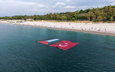 Antalya'da Filistin ve Türk Bayraklarıyla Mavi Marmara Şehitleri Anıldı