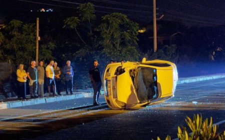 Antalya'da Ağaca Çarpıp Takla Atan Sürücü Mucizevi Şekilde Kurtuldu.