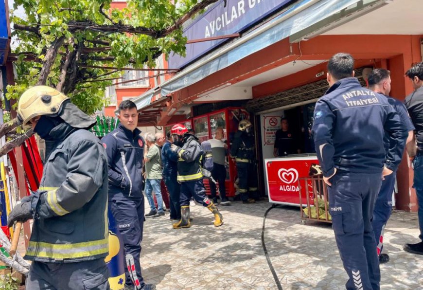 Alışveriş Yerine Alevlerle Mücadele! Kepez’de Market Yangını