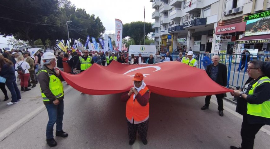 1 Mayıs Emek ve Dayanışma Günü, tüm yurtta oluğu gibi Antalya’da da coşkuyla kutlandı.