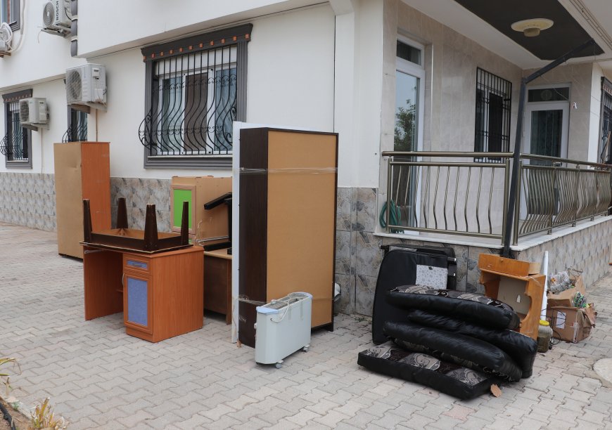 Kepez’de Kiracı Dramı: 4 Yıllık Çift Eşyalarıyla Sokağa Atıldı