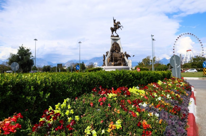 Antalya yaz renklerine bürünüyor