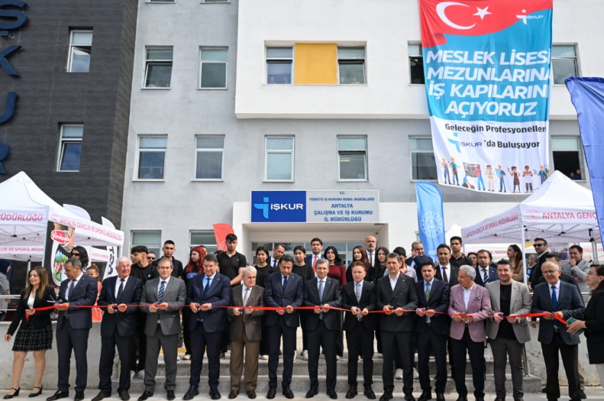 ANTALYA’DA MESLEK LİSESİ ÖĞRENCİLERİ İŞVERENLERLE BULUŞTU