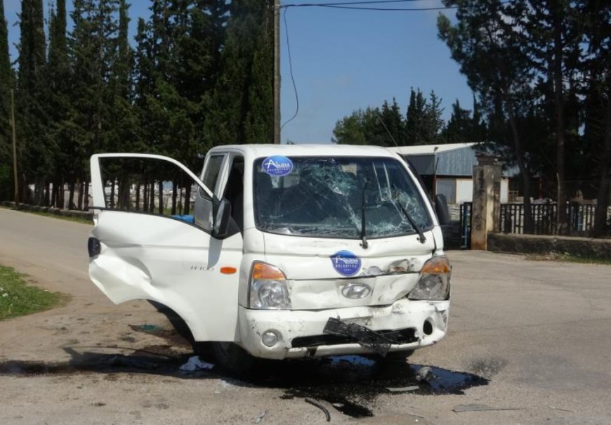 Antalya’da kamyon ile hafif ticari aracın çarpışması sonucu meydana gelen kazada 2 kişi yaralandı.