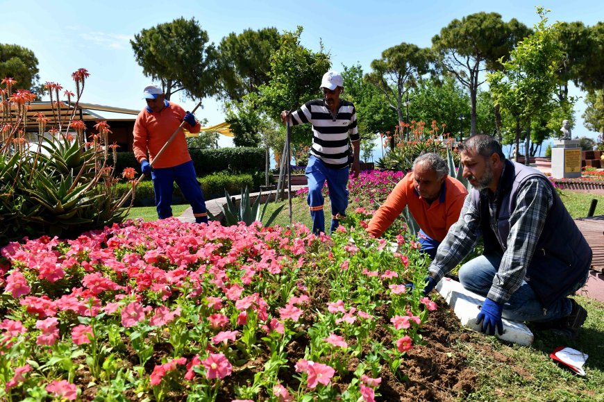Muratpaşa Belediyesi’nin ilk kez düzenleyeceği Antalya Çiçek Desenleri Günleri için tüm hazırlıklar tamamlandı.