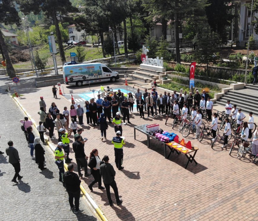ANTALYA'DA 500 BİN ÖĞRENCİYE EŞ ZAMANLI TRAFİK FARKINDALIK EĞİTİMİ VERİLDİ