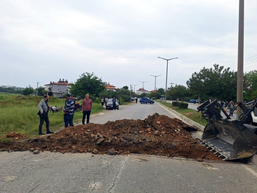 Antalya'da Tapulu Arazi Üzerinden Geçen Yol Mahkeme Kararıyla Trafiğe Kapatıldı.