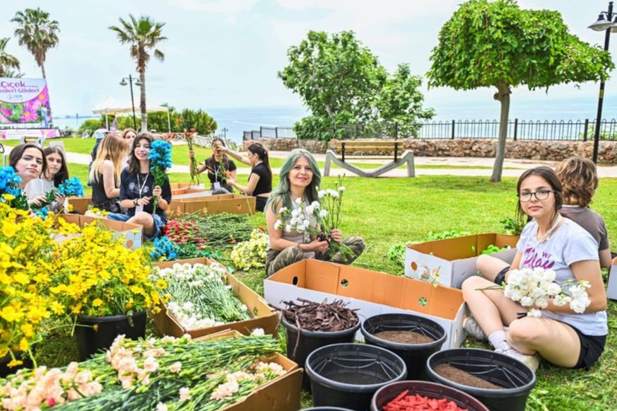 Antalya’da Sanat ve Doğa Buluşması: Çiçek Desenleri Günleri