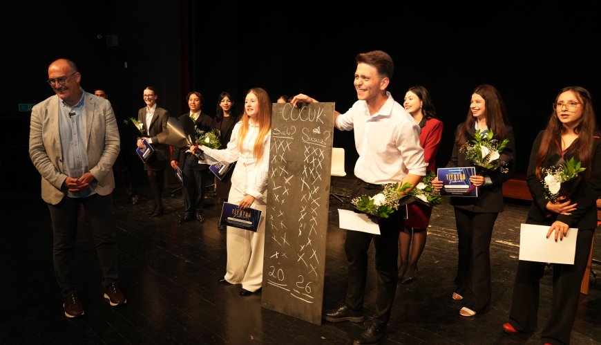 Tiyatro Festivali Coşkusu Sürüyor: ‘Jüri’ Oyunu Ayakta Alkışlandı