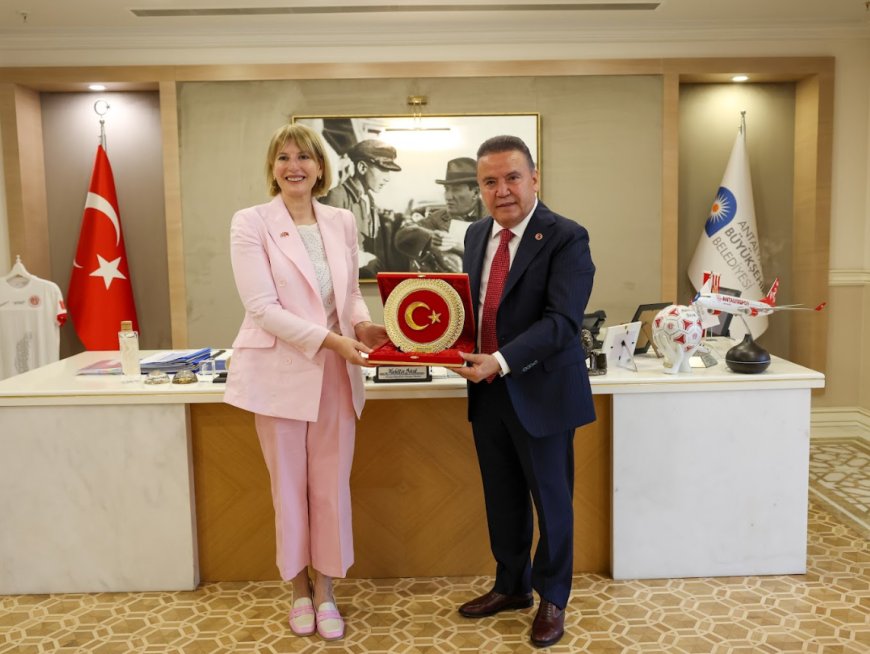 Birleşik Krallık Türkiye Büyükelçisi Başkan Muhittin Böcek’i ziyaret etti
